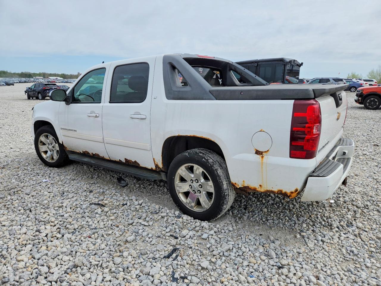 2007 Chevrolet Avalanche K1500 - Image 2