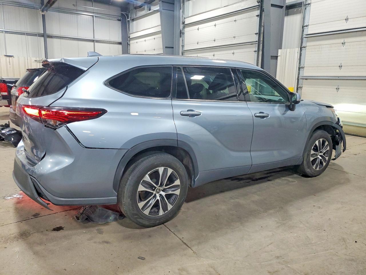 2021 Toyota Highlander Xle - Фото 3