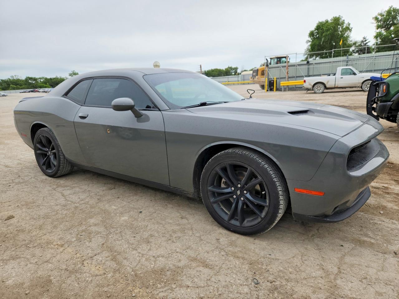 2017 Dodge Challenger Sxt - Image 4