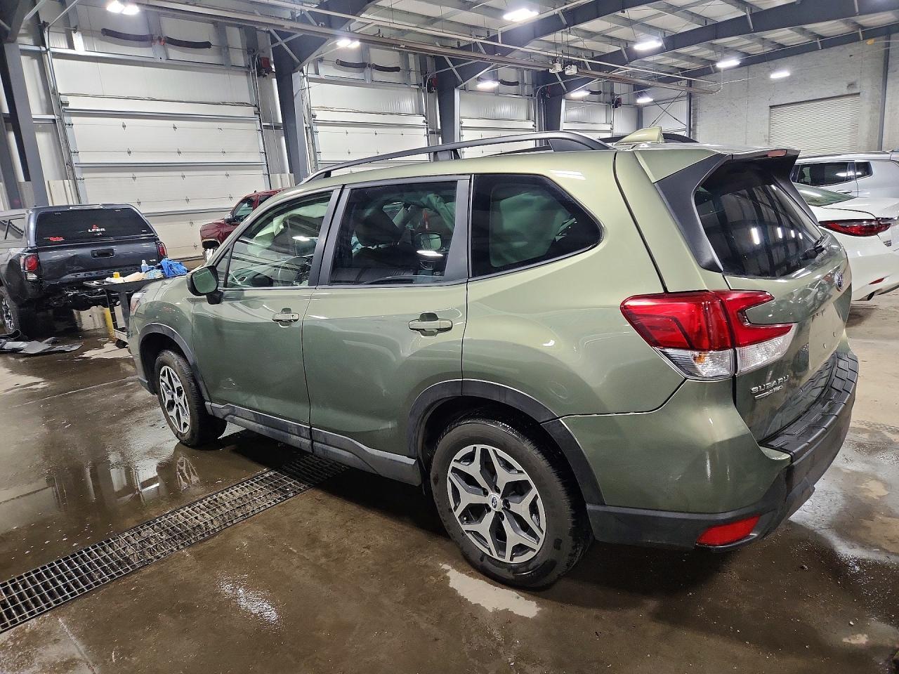 2020 Subaru Forester Premium - Фото 2