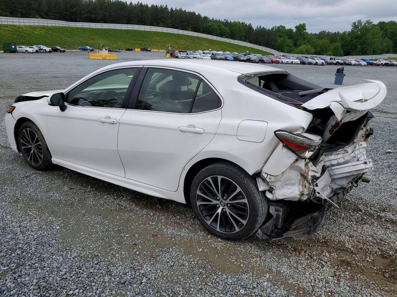 2018 Toyota Camry Se - Image 2