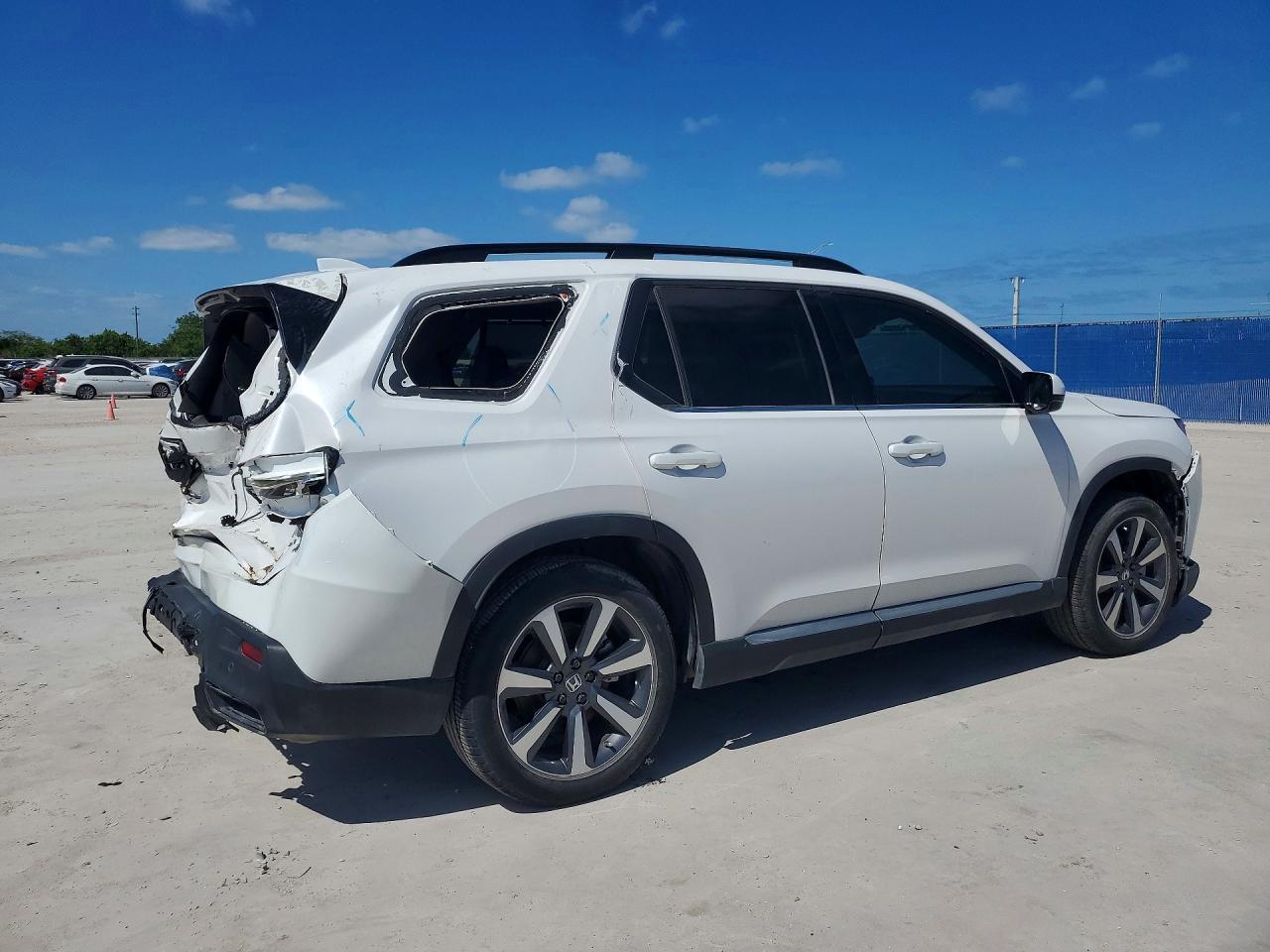 2024 Honda Pilot Touring - Image 3