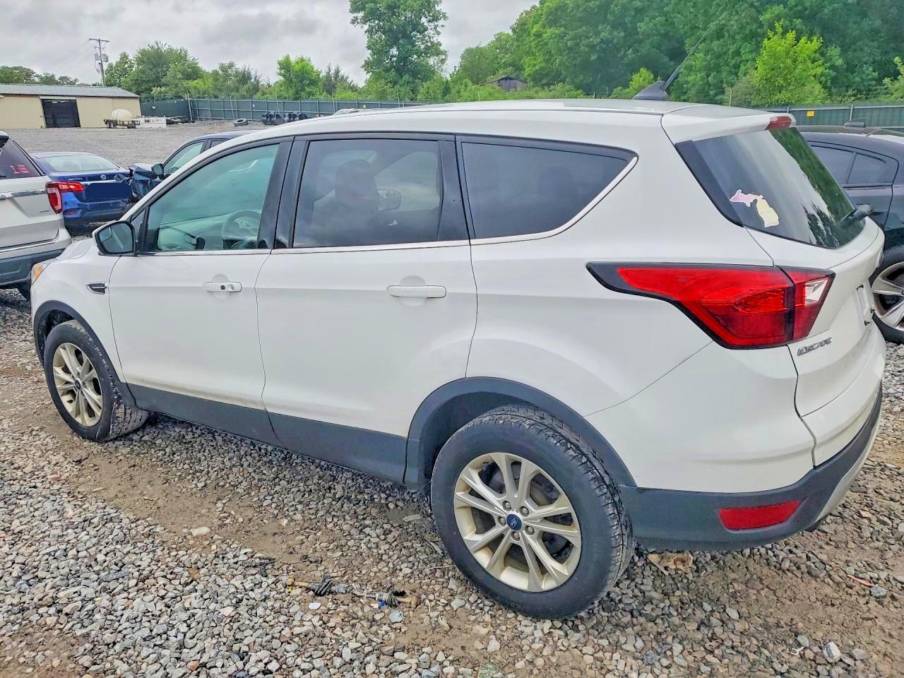 2019 Ford Escape Se - Фото 2