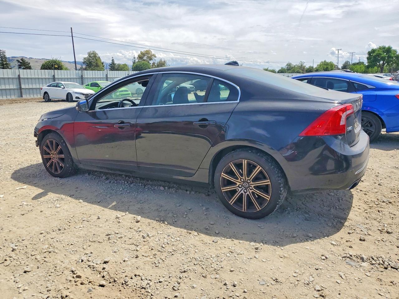 2018 Volvo S60 Inscription - Image 2
