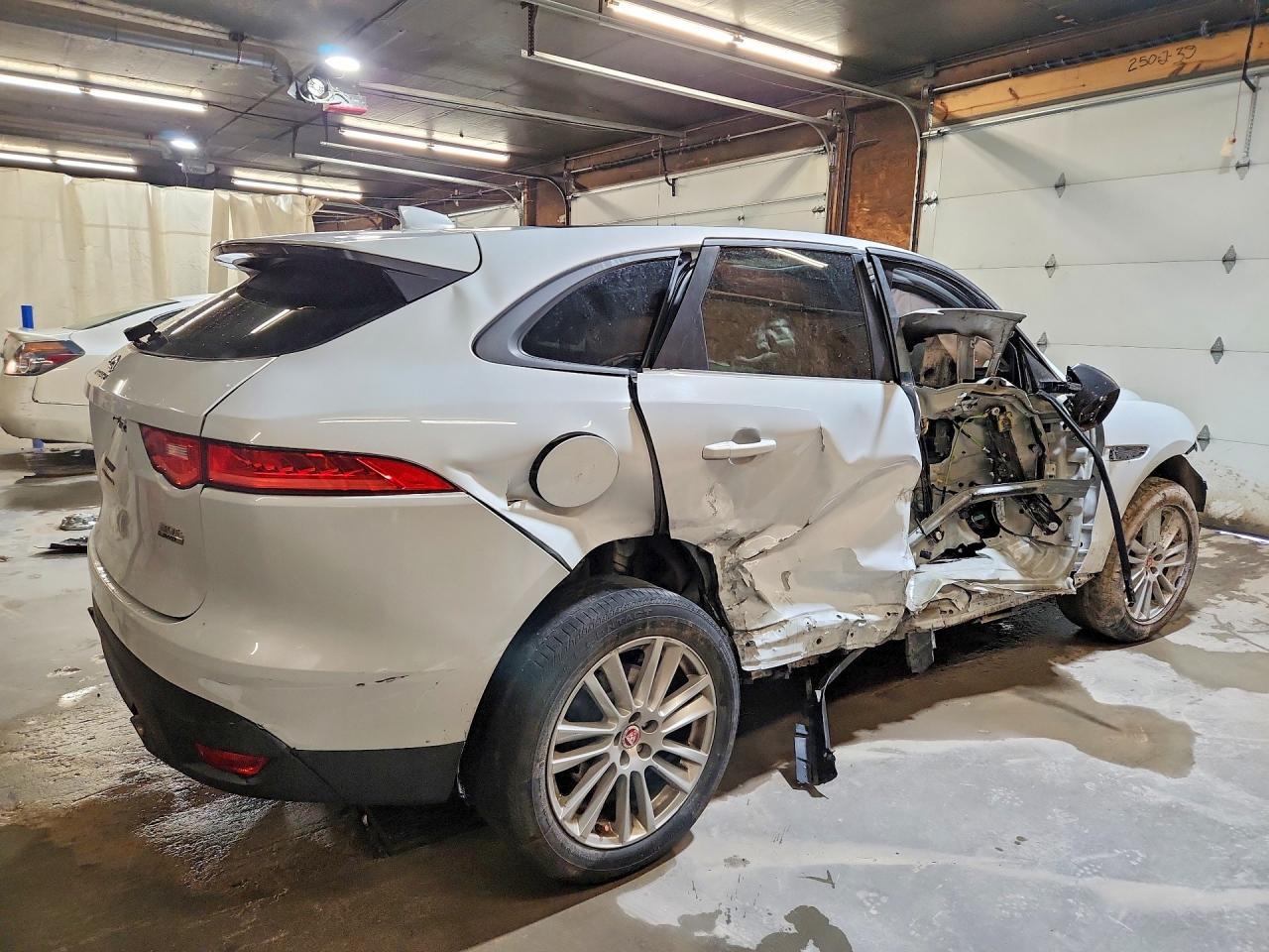 2018 Jaguar F-Pace Premium - Image 3