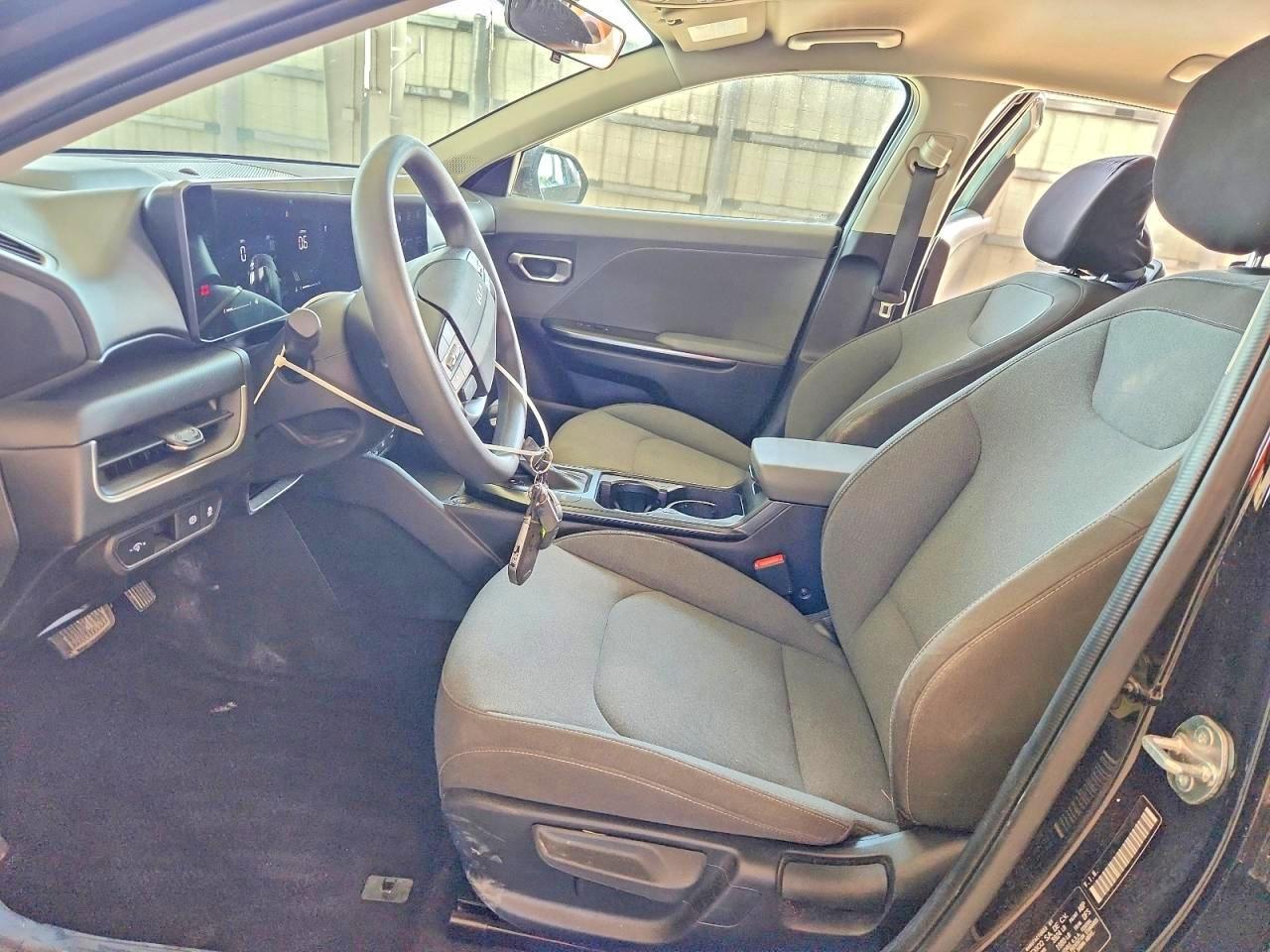 2025 Kia K4 Lxs - Image 7