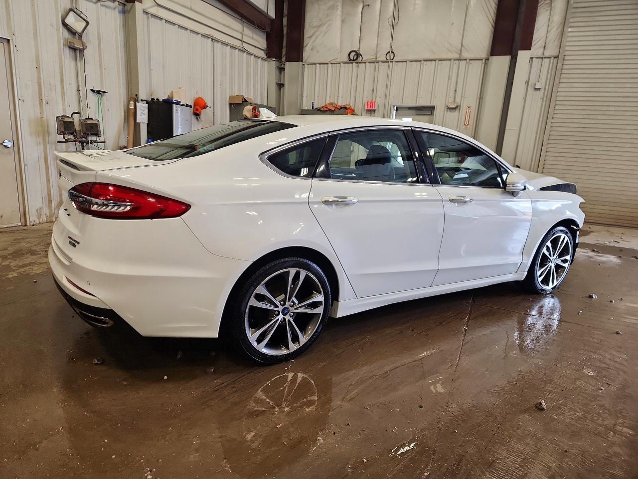 2020 Ford Fusion Titanium - Фото 3