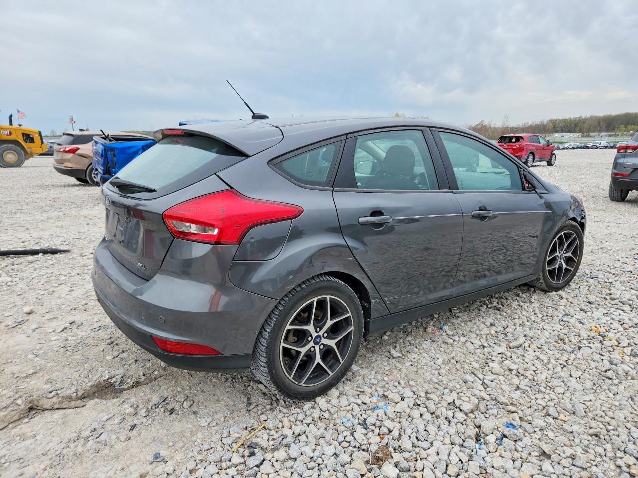 2017 Ford Focus Sel - Image 3