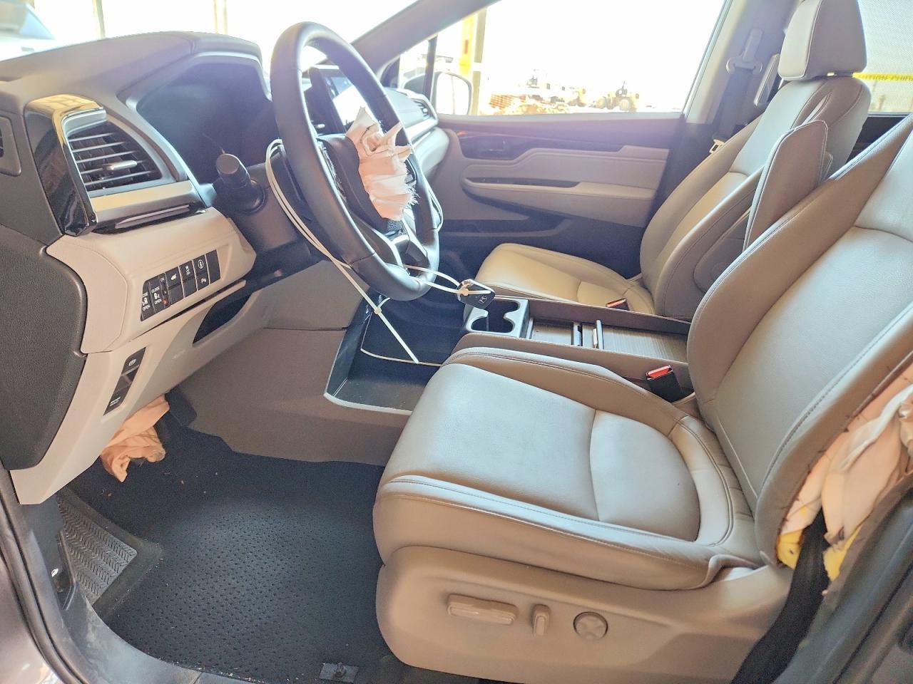 2024 Honda Odyssey Touring - Image 7