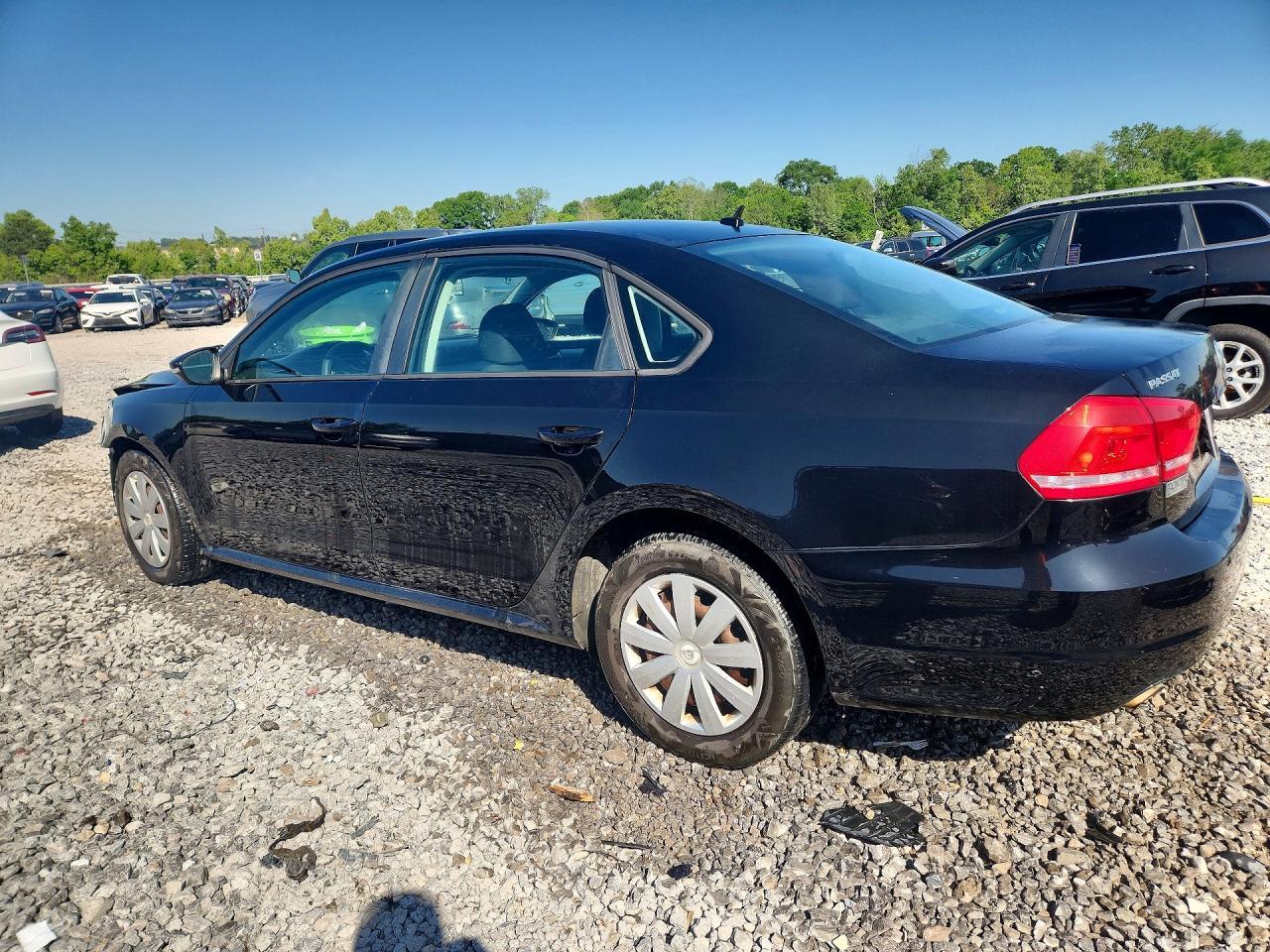 2012 Volkswagen Passat S - Фото 2