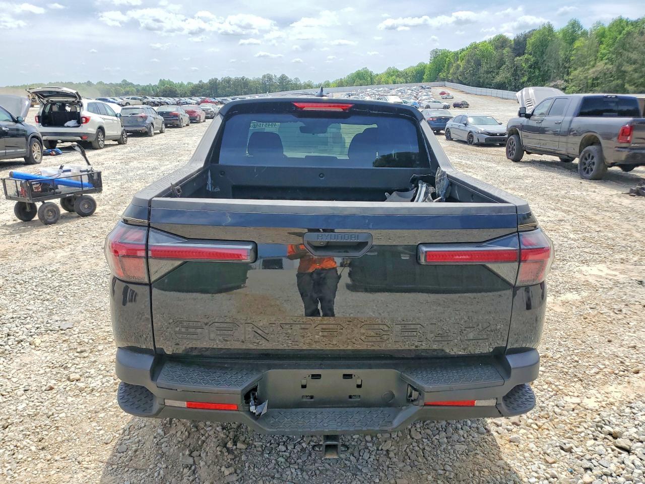 2025 Hyundai Santa Cruz Se - Image 6