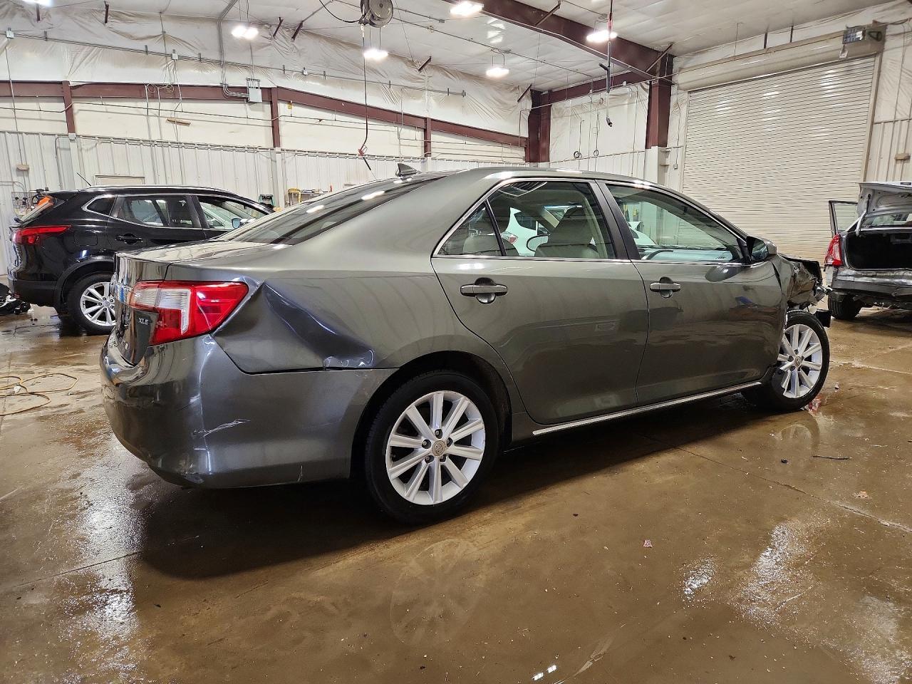2012 Toyota Camry Xle V6 - Фото 3