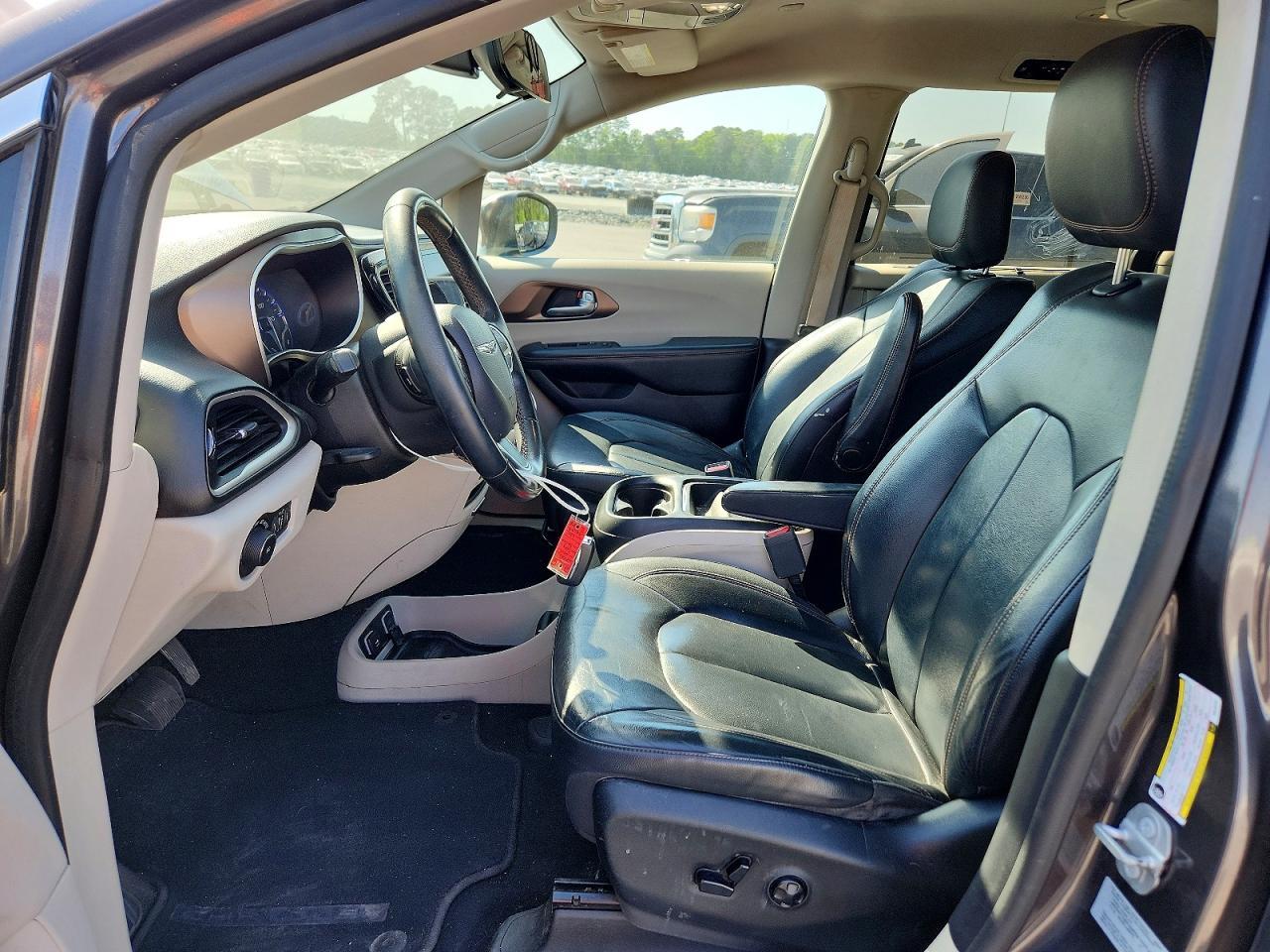 2017 Chrysler Pacifica Touring L - Image 7