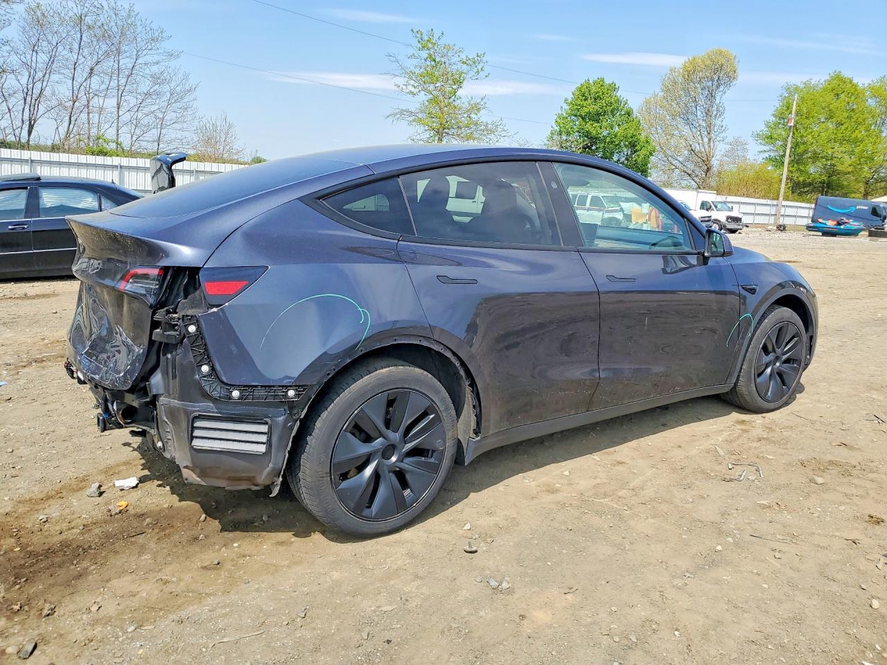 2025 Tesla Model Y - Image 3