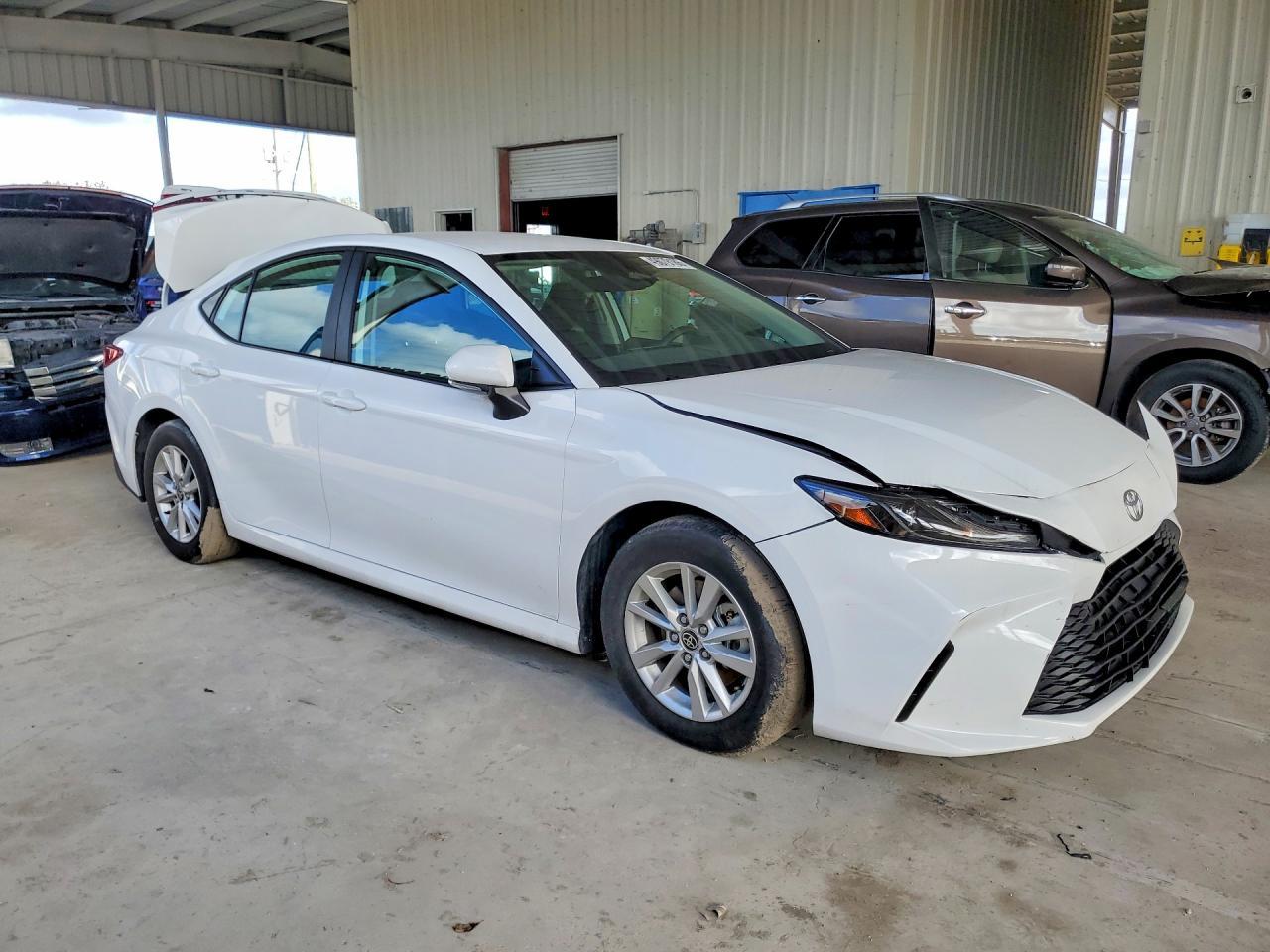 2025 Toyota Camry Le - Фото 4