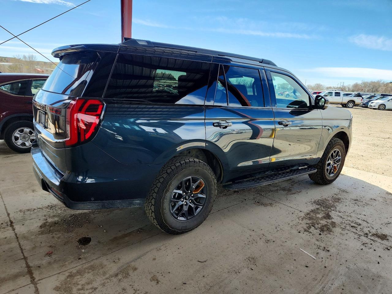 2025 Ford Expedition Tremor - Image 3