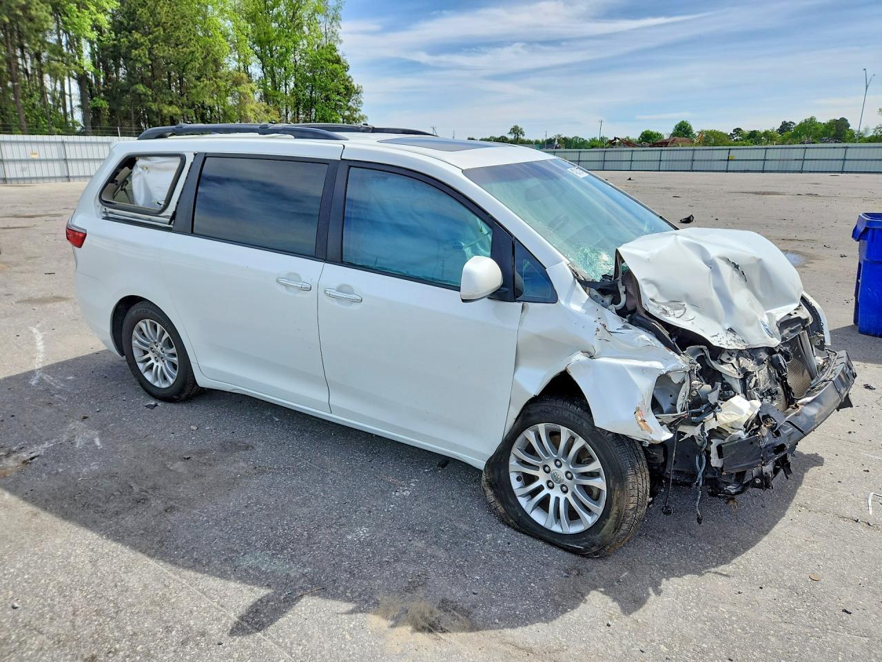 2015 Toyota Sienna Xle Premium 8-Passenger - Фото 4