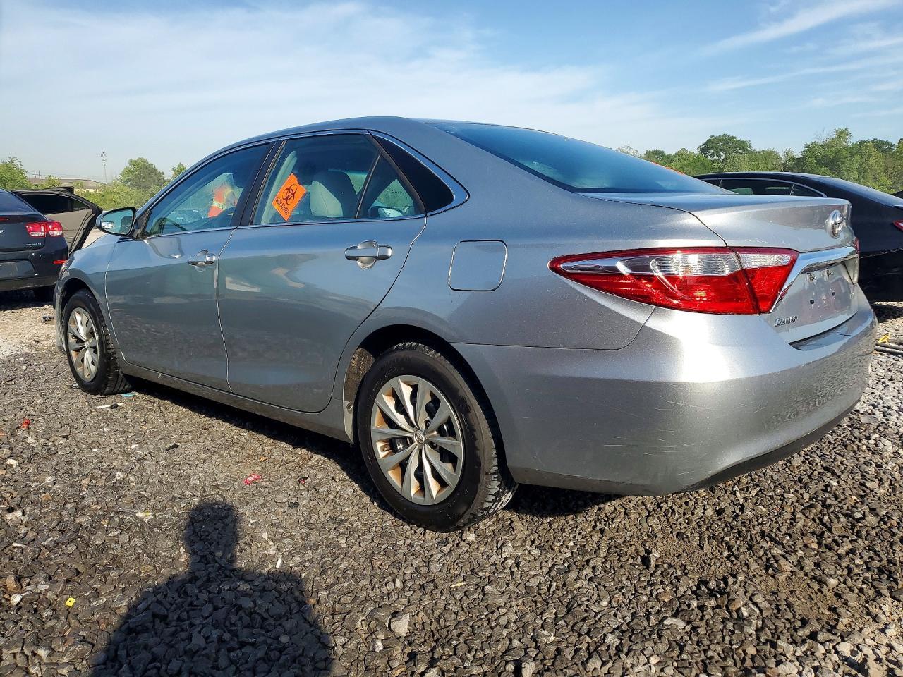 2016 Toyota Camry Le - Фото 2