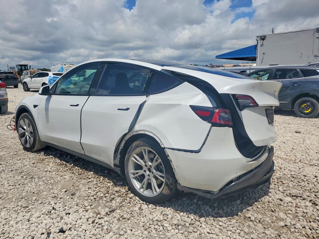 2021 Tesla Model Y - Фото 2