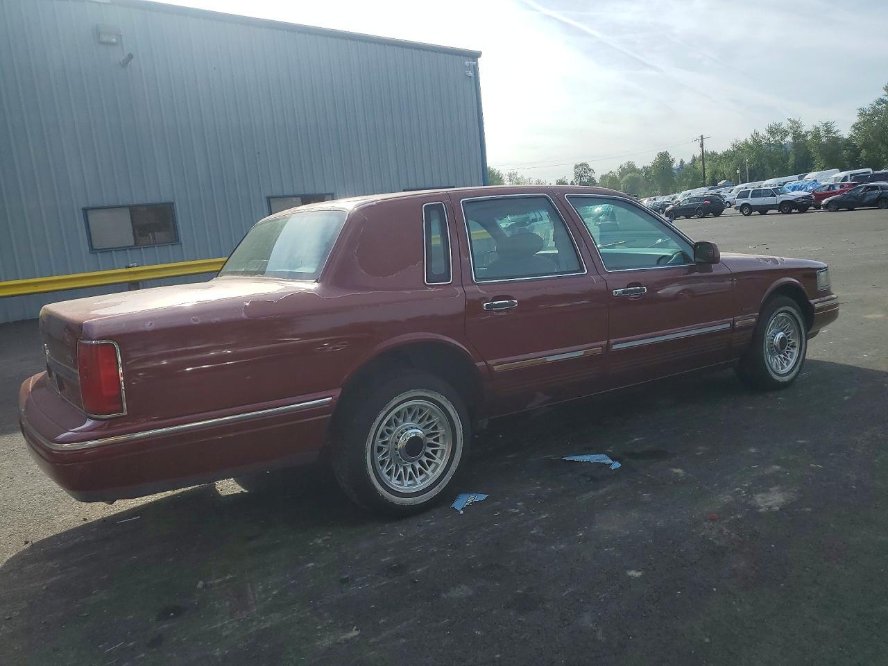 1997 Lincoln Town Car Executive - Image 3