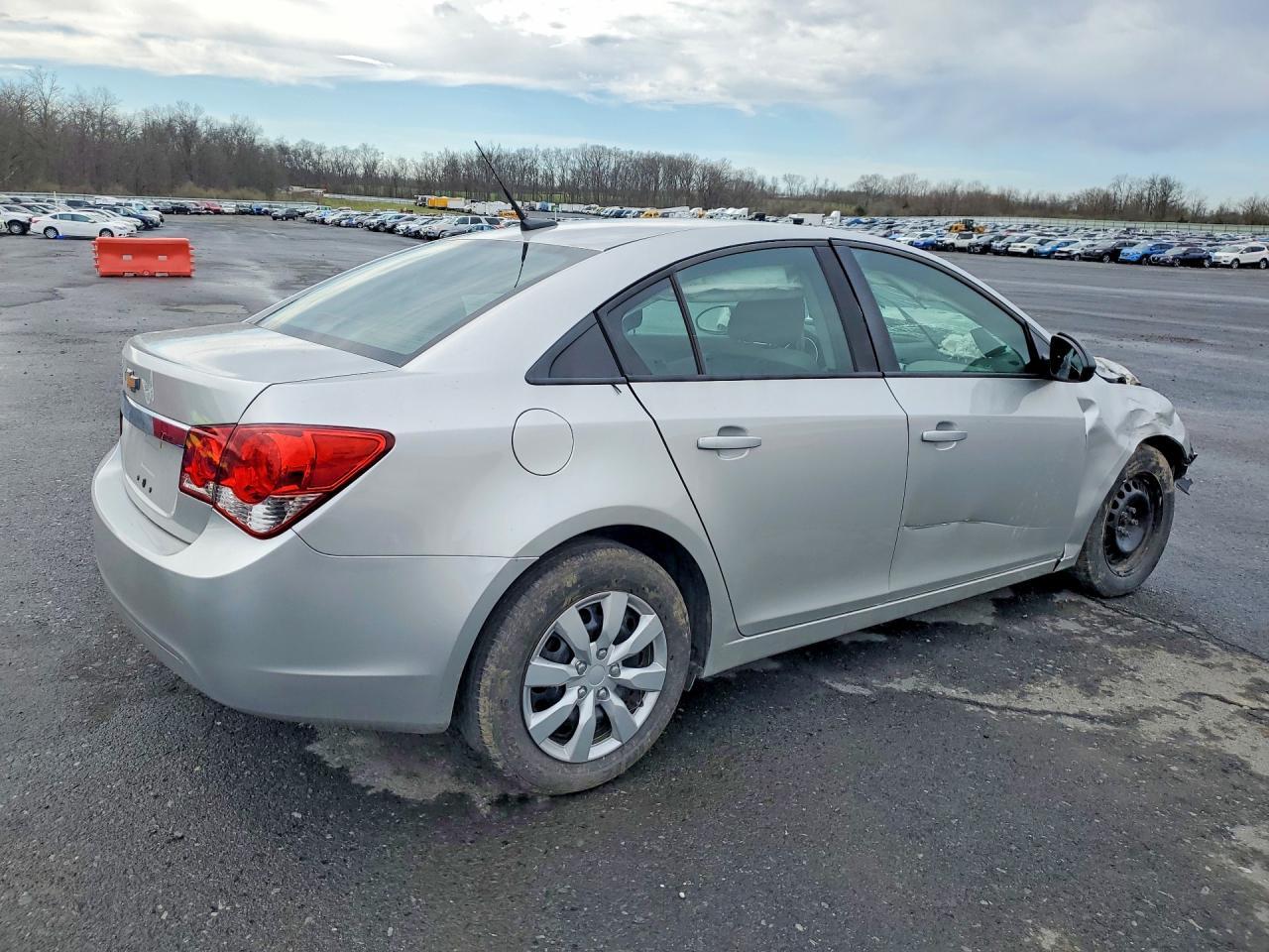 2014 Chevrolet Cruze Ls - Фото 3