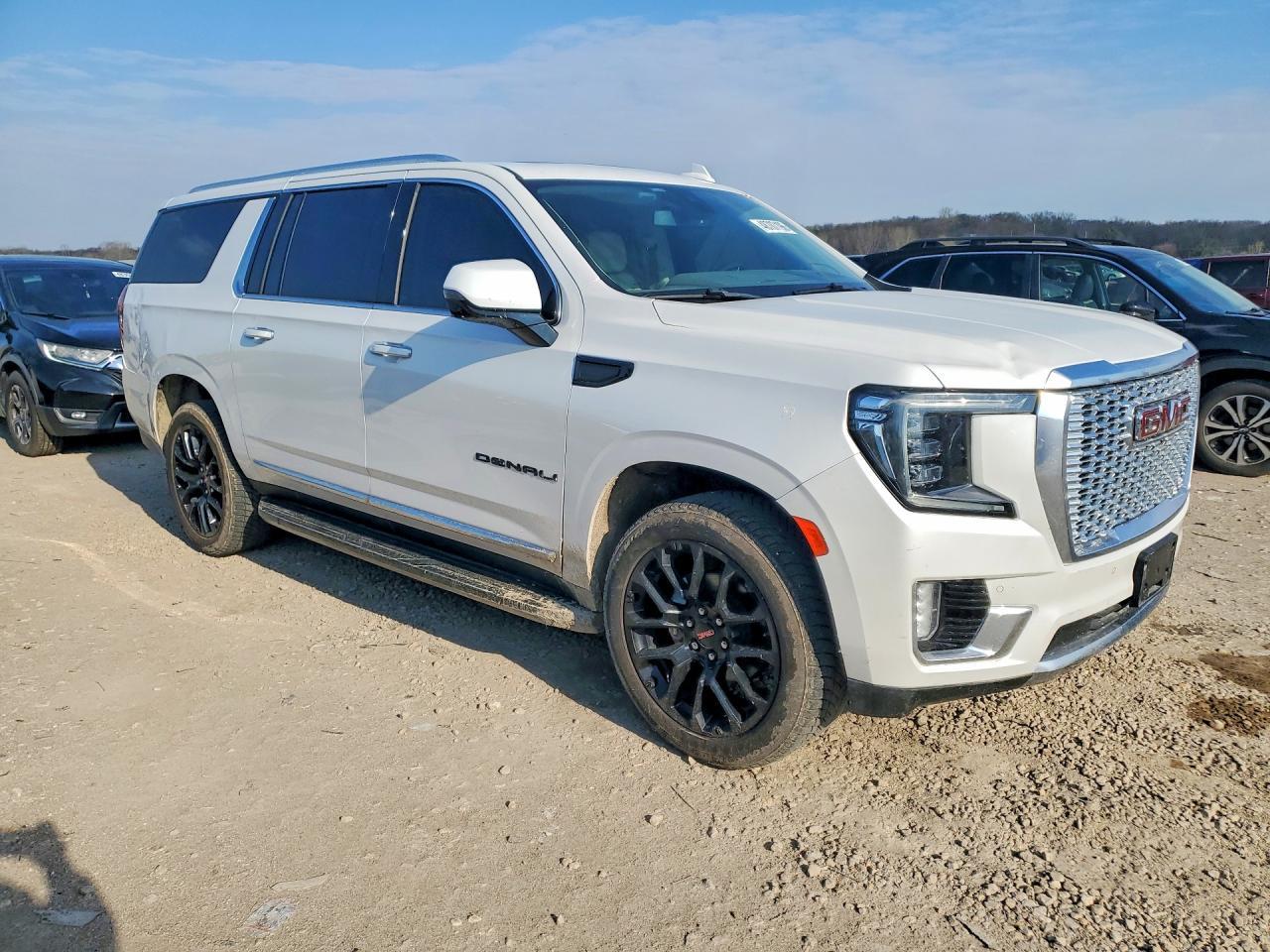 2022 GMC Yukon Xl Denali - Image 4