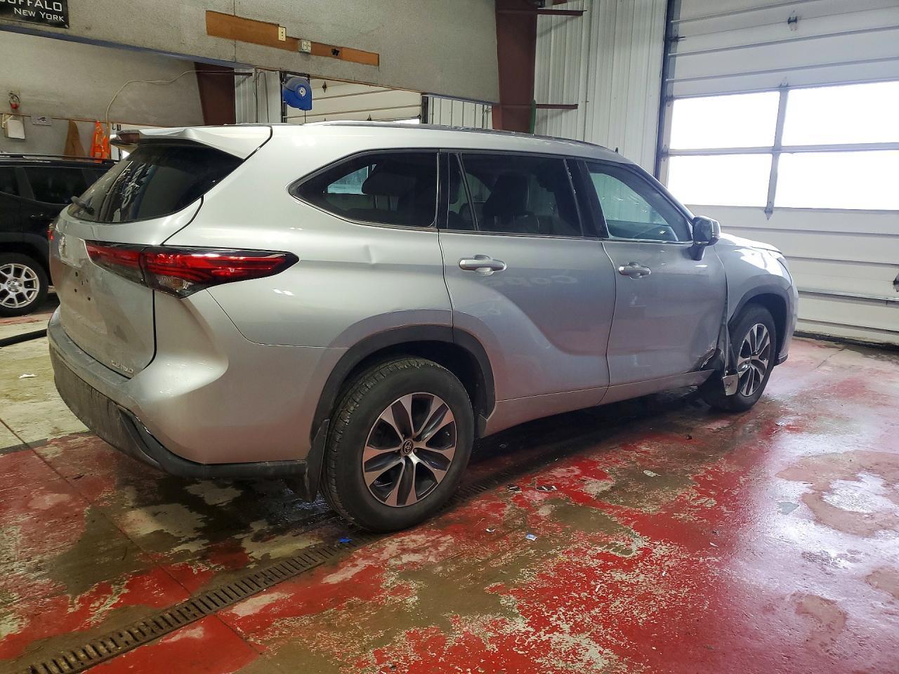2021 Toyota Highlander Xle - Фото 3