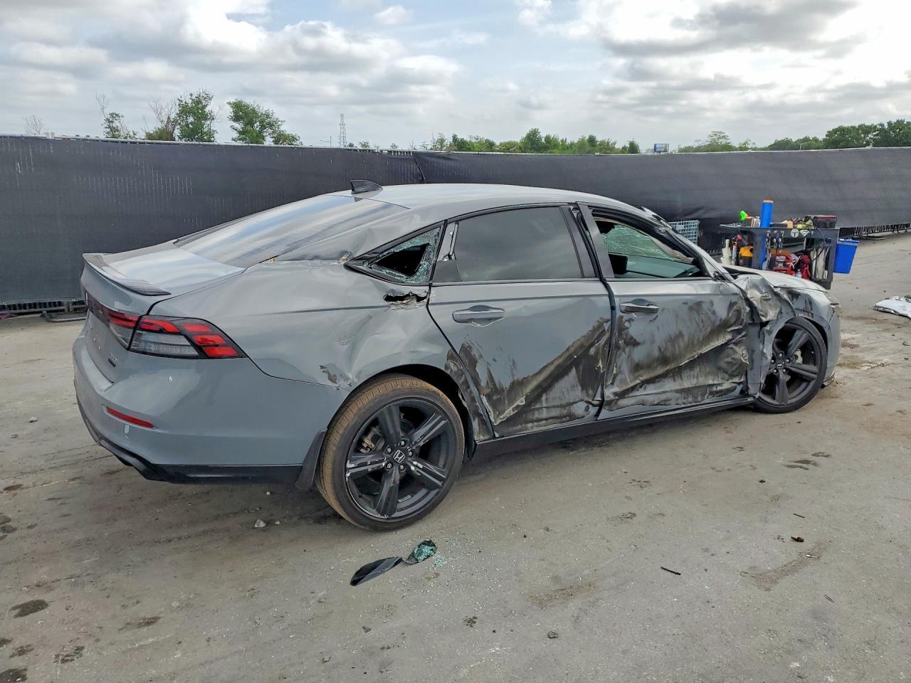 2023 Honda Accord Hybrid Sport-L - Image 3