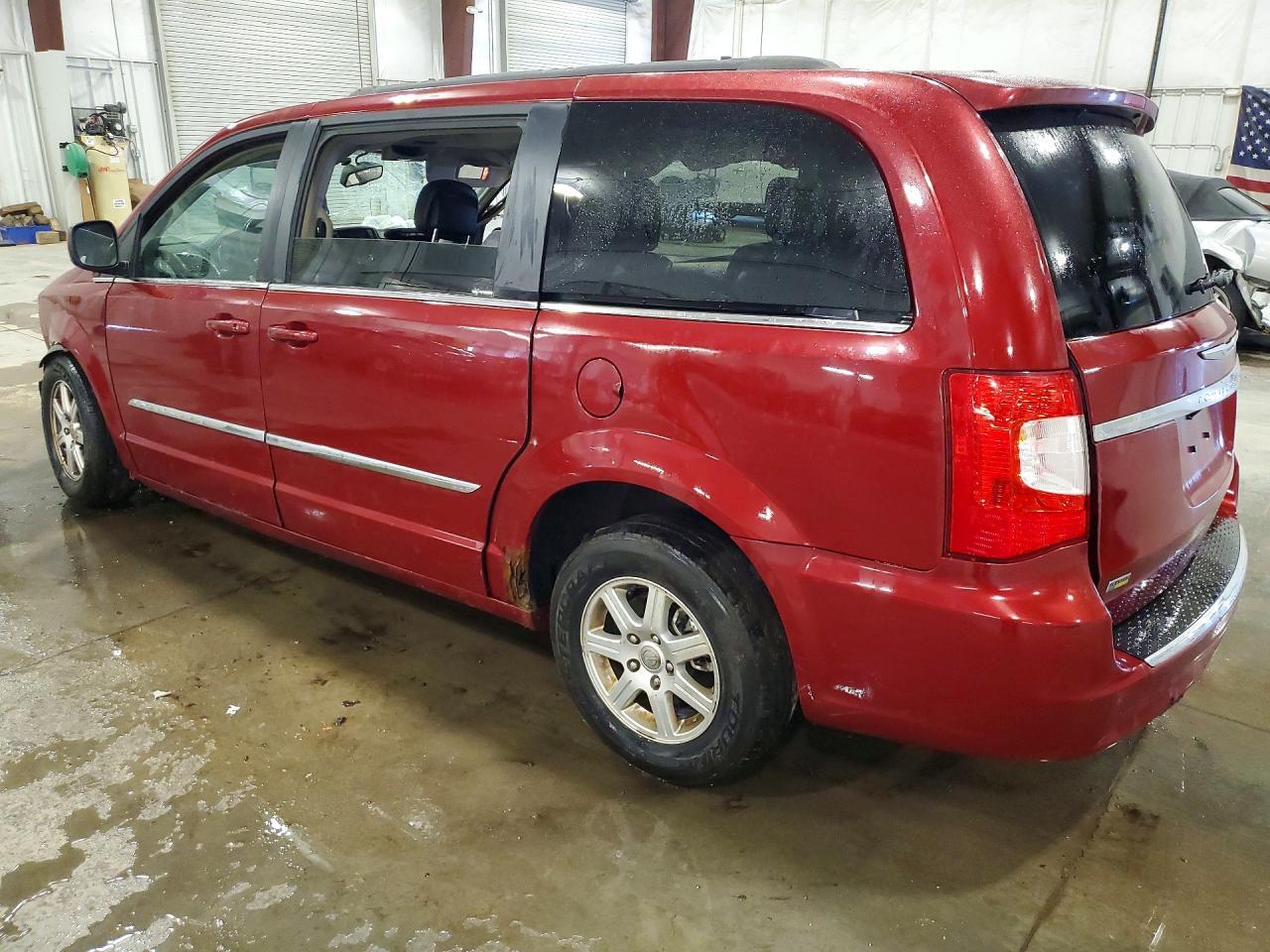 2012 Chrysler Town & Country Touring - Image 2