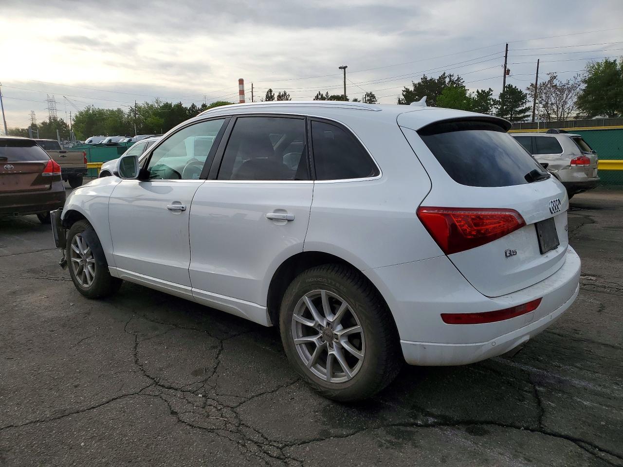 2011 Audi Q5 Premium Plus - Image 2