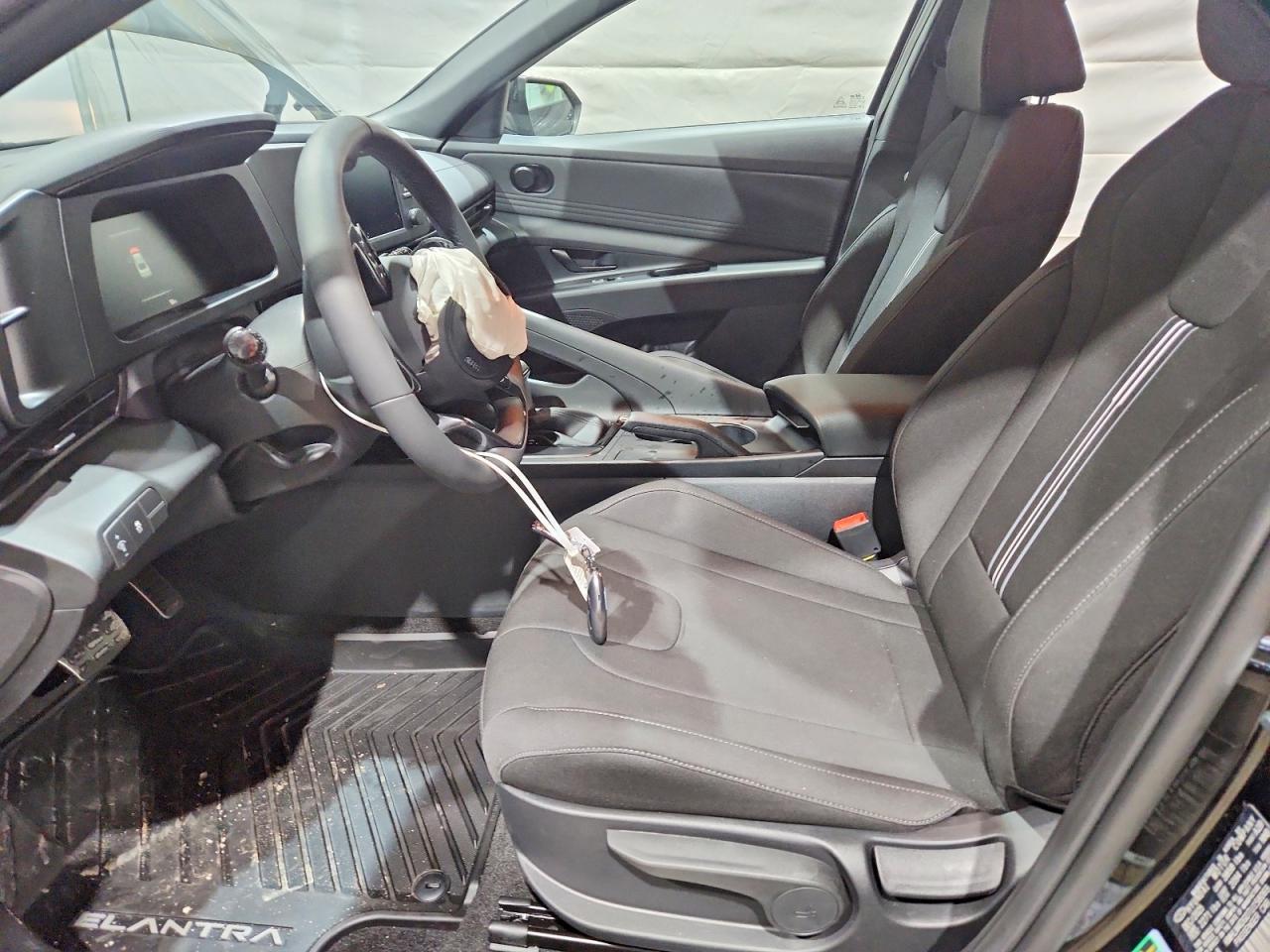 2026 Hyundai Elantra Sel Sport - Image 7
