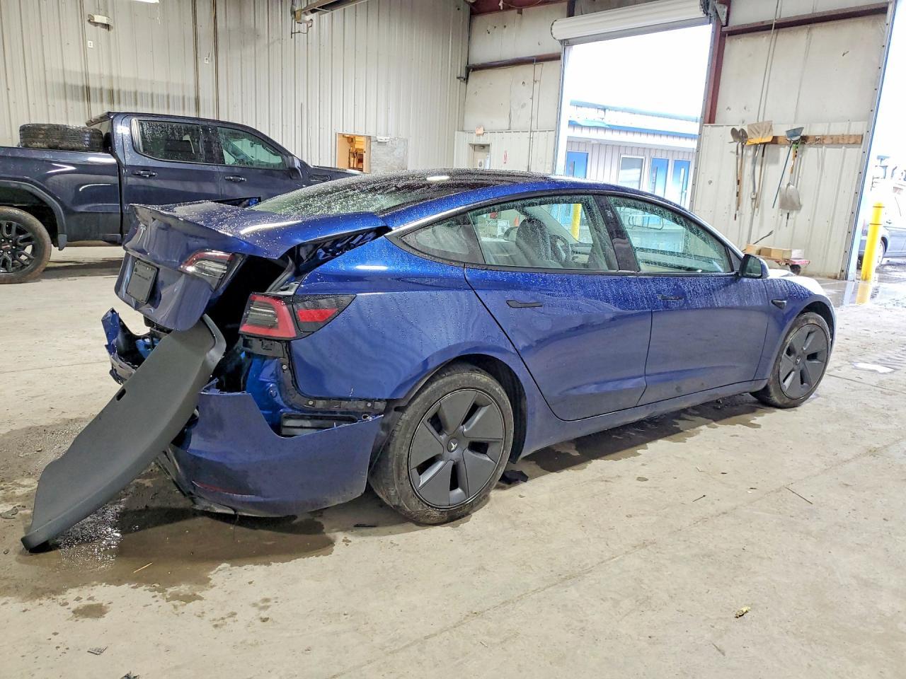 2023 Tesla Model 3 - Фото 3