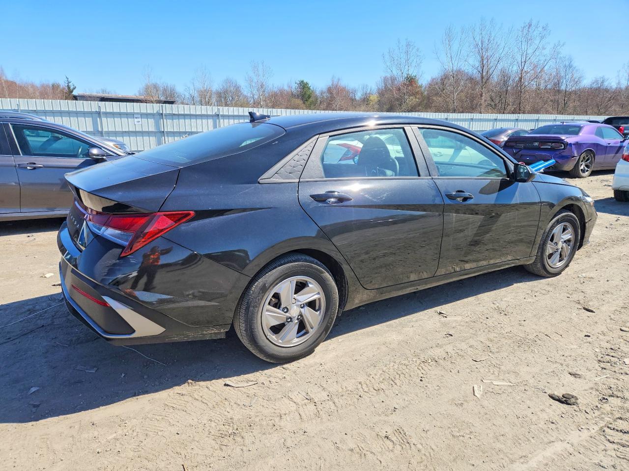 2025 Hyundai Elantra Se - Image 3