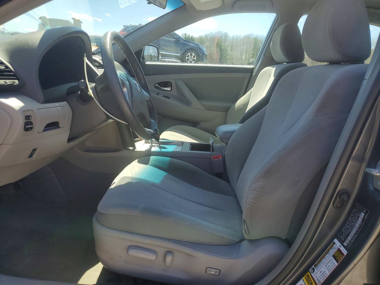 2010 Toyota Camry Le - Image 7