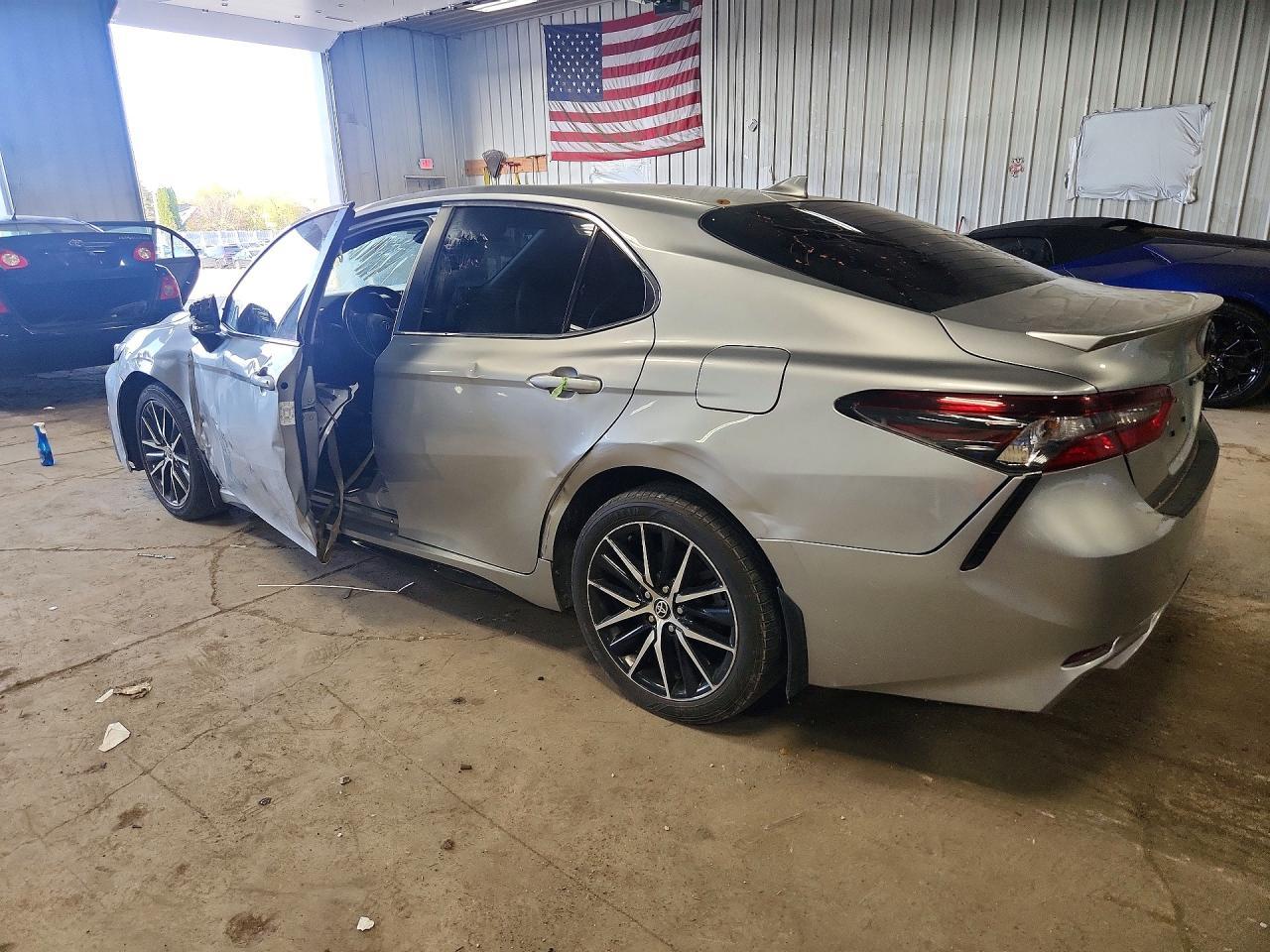 2023 Toyota Camry Se - Image 2