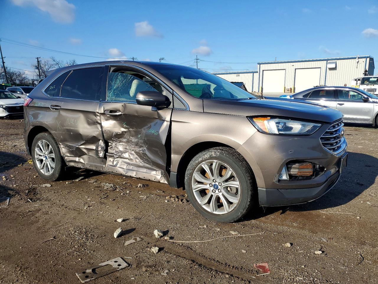 2019 Ford Edge Titanium - Image 4