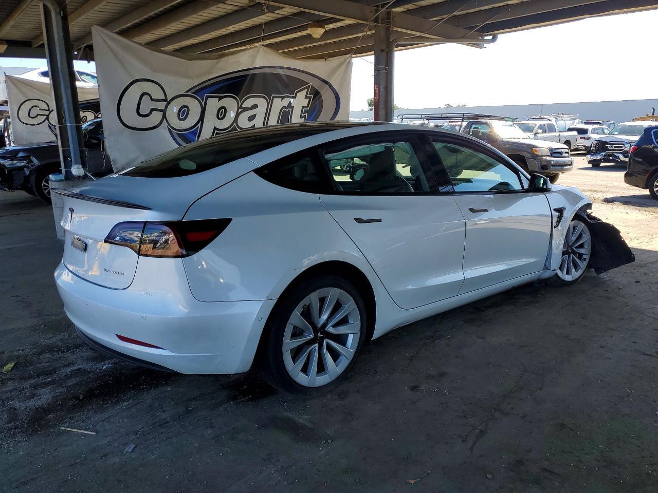 2022 Tesla Model 3 - Фото 3