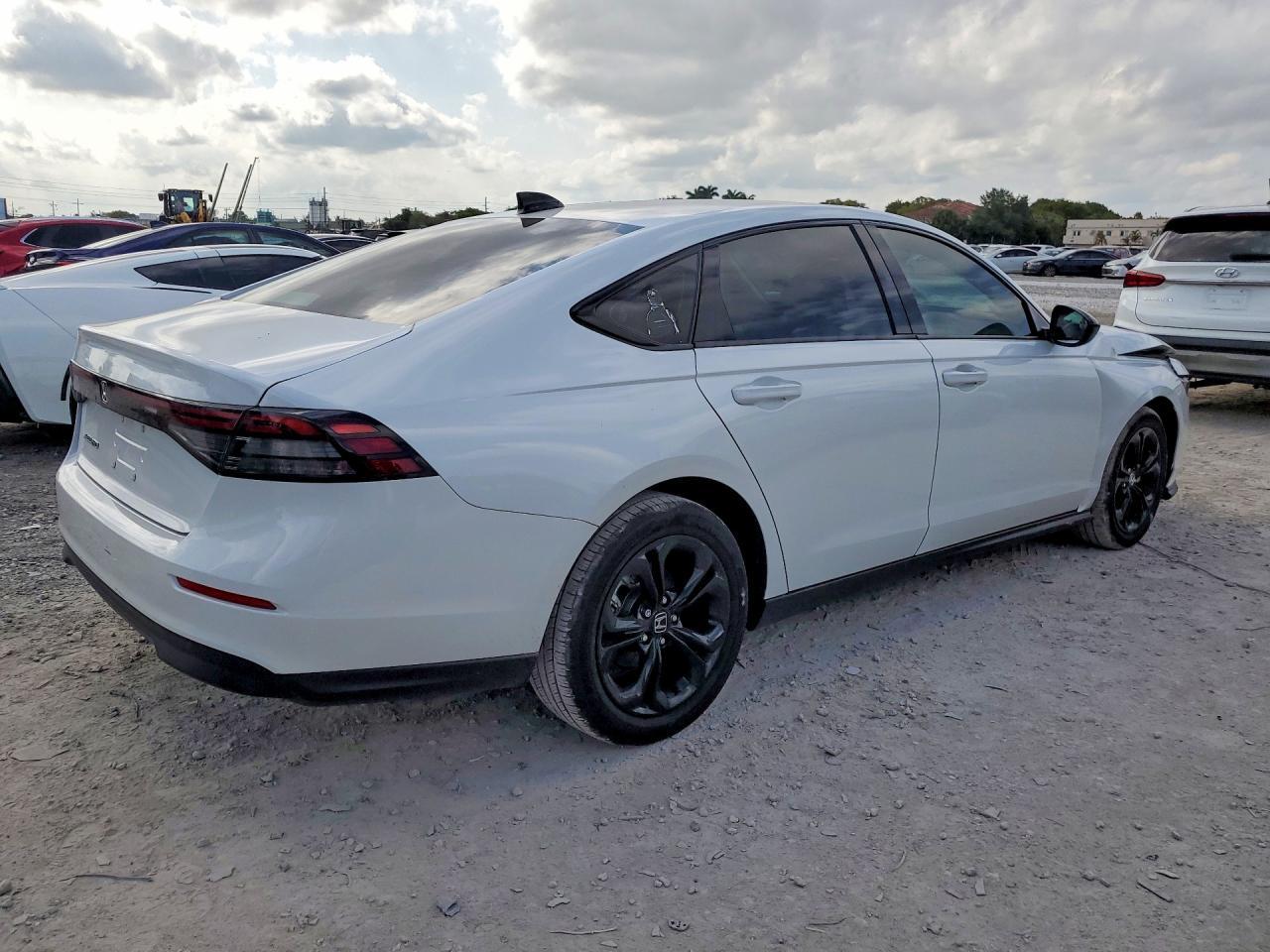 2025 Honda Accord Se - Image 3