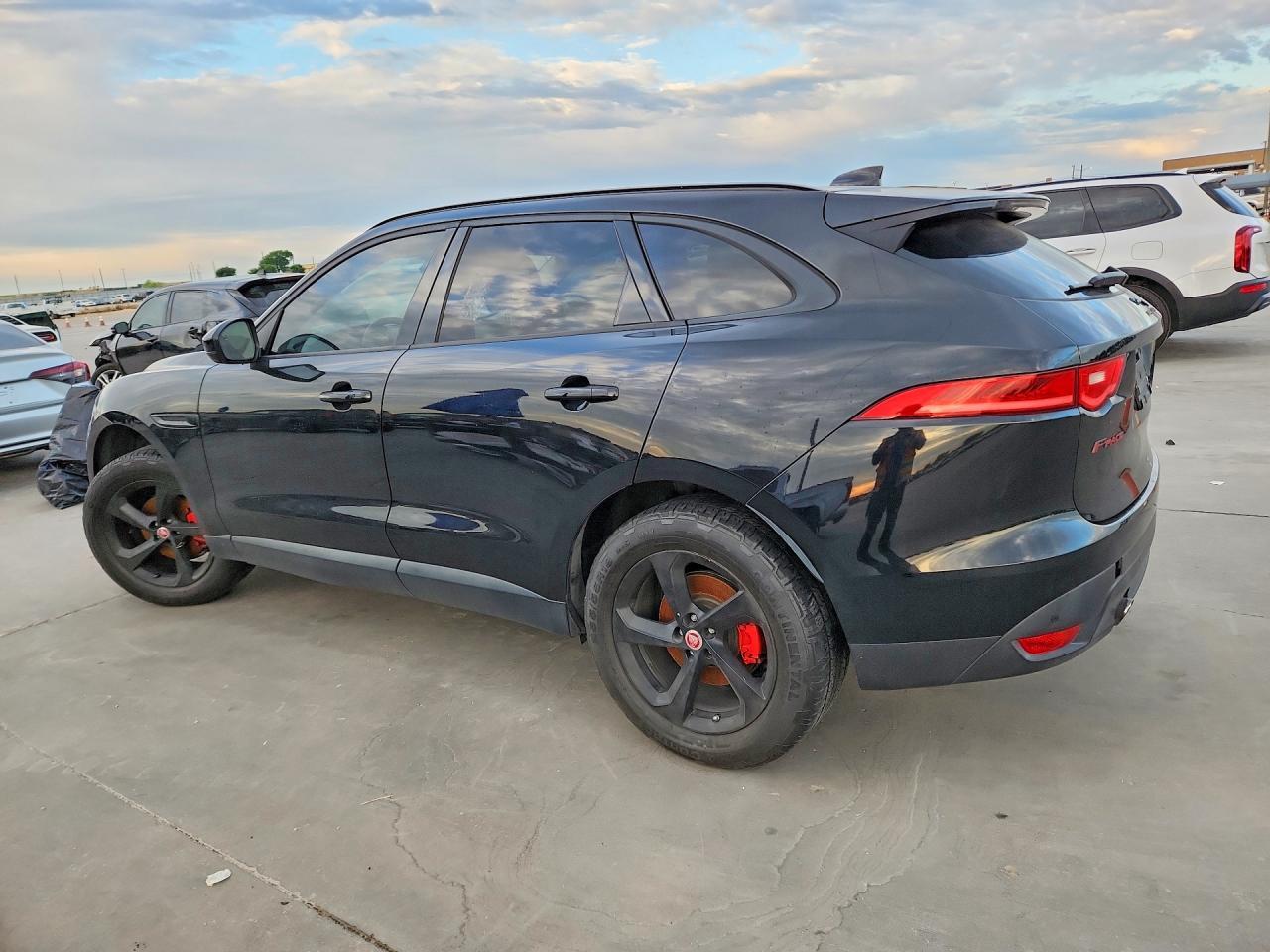 2018 Jaguar F-Pace Premium 25T - Image 2