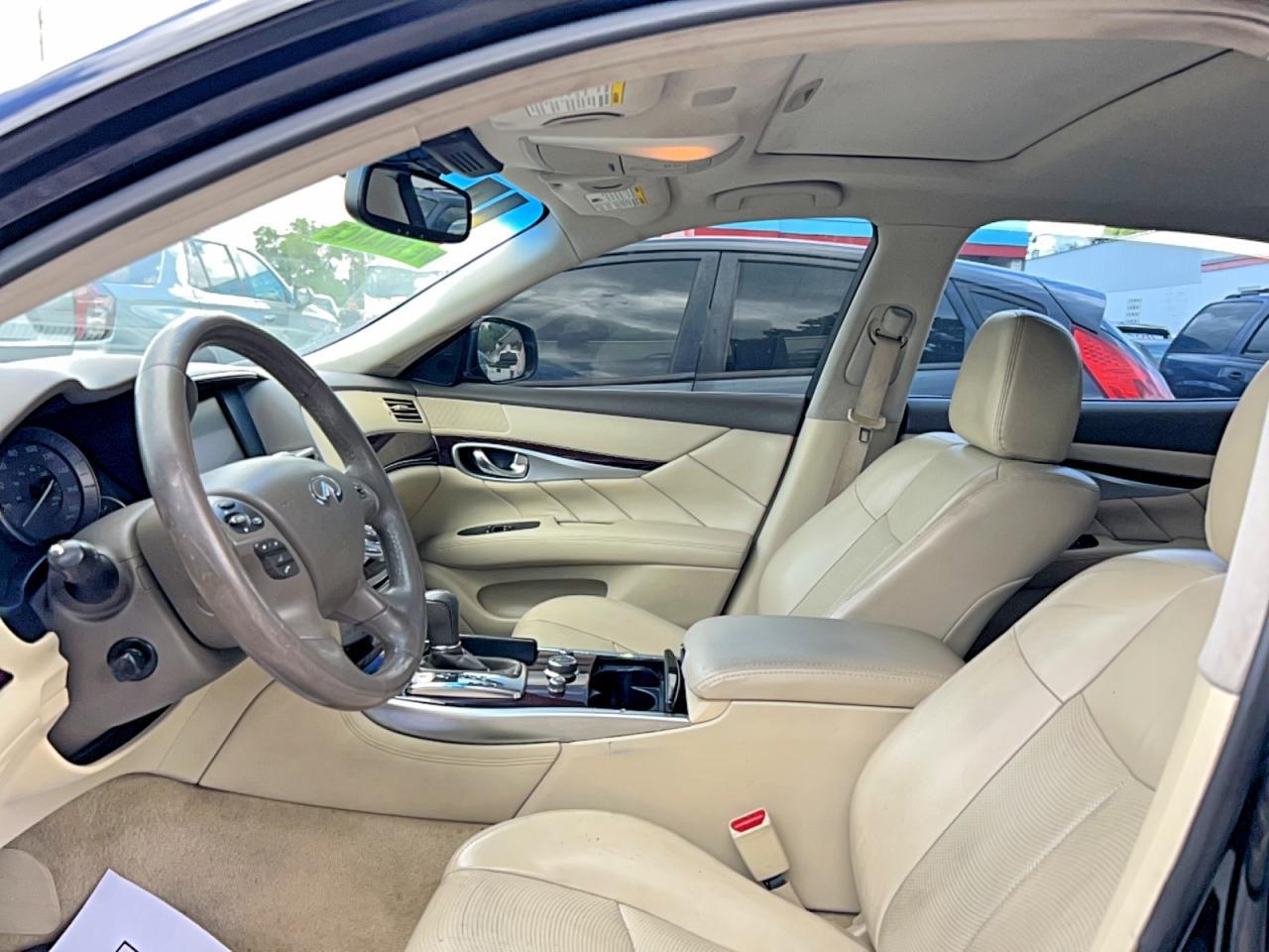 2018 Infiniti Q70L 3.7 Luxe - Image 5