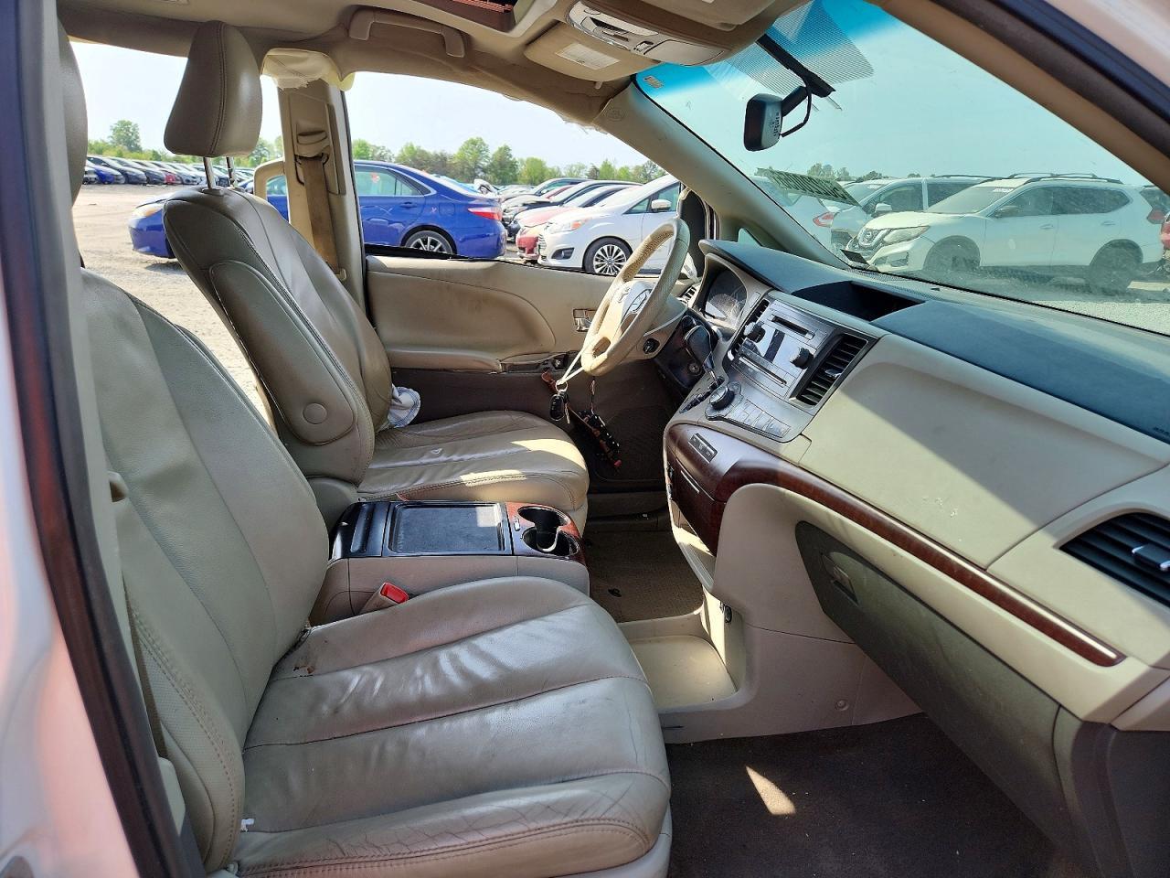2014 Toyota Sienna Xle 8-Passenger - Фото 7