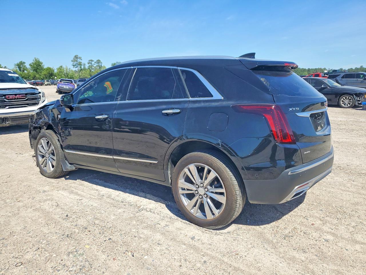 2022 Cadillac Xt5 Premium Luxury - Image 2