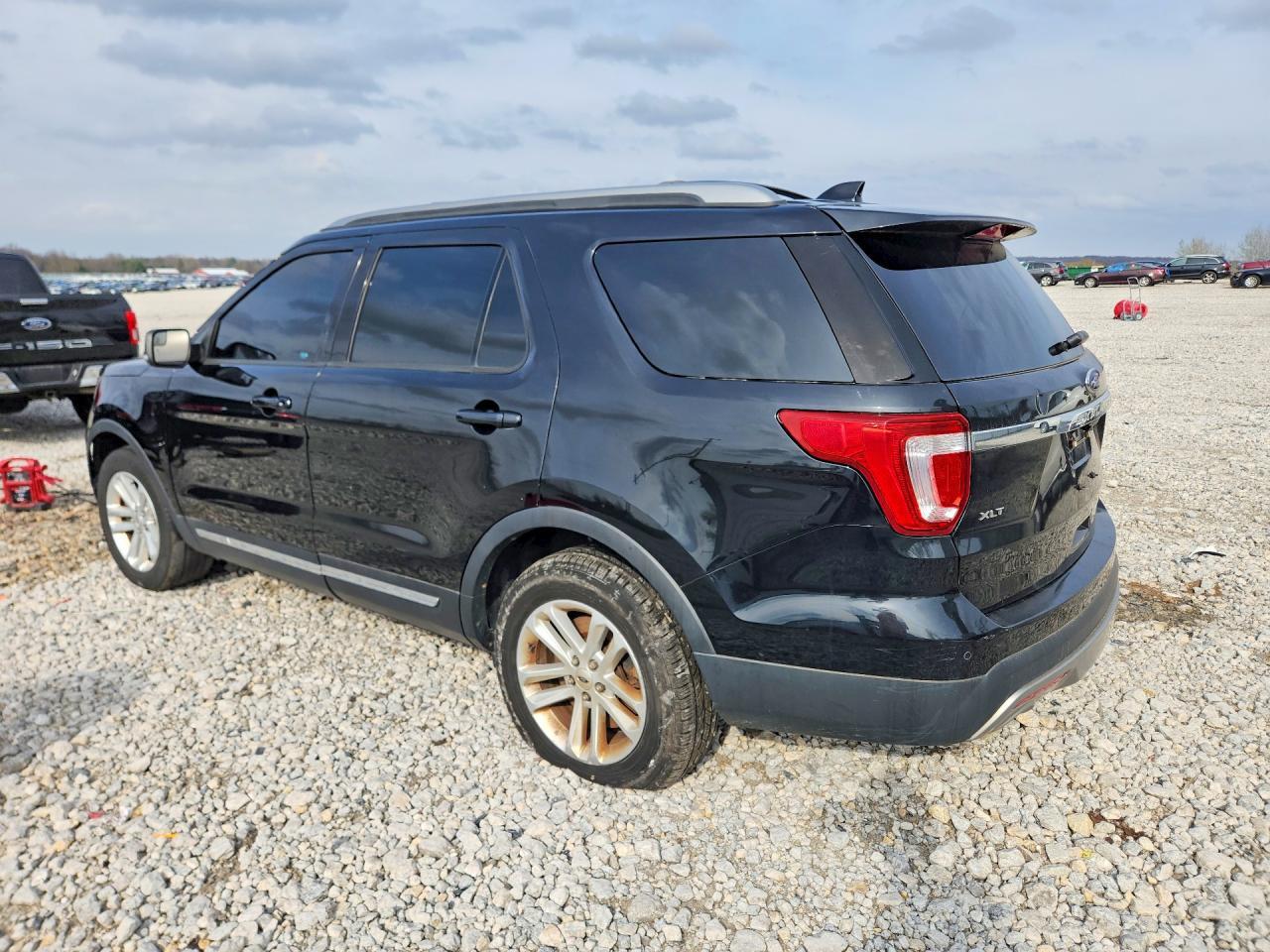 2016 Ford Explorer Xlt - Image 2