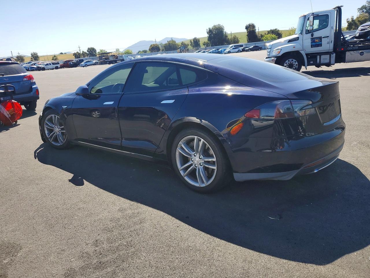 2014 Tesla Model S - Image 2