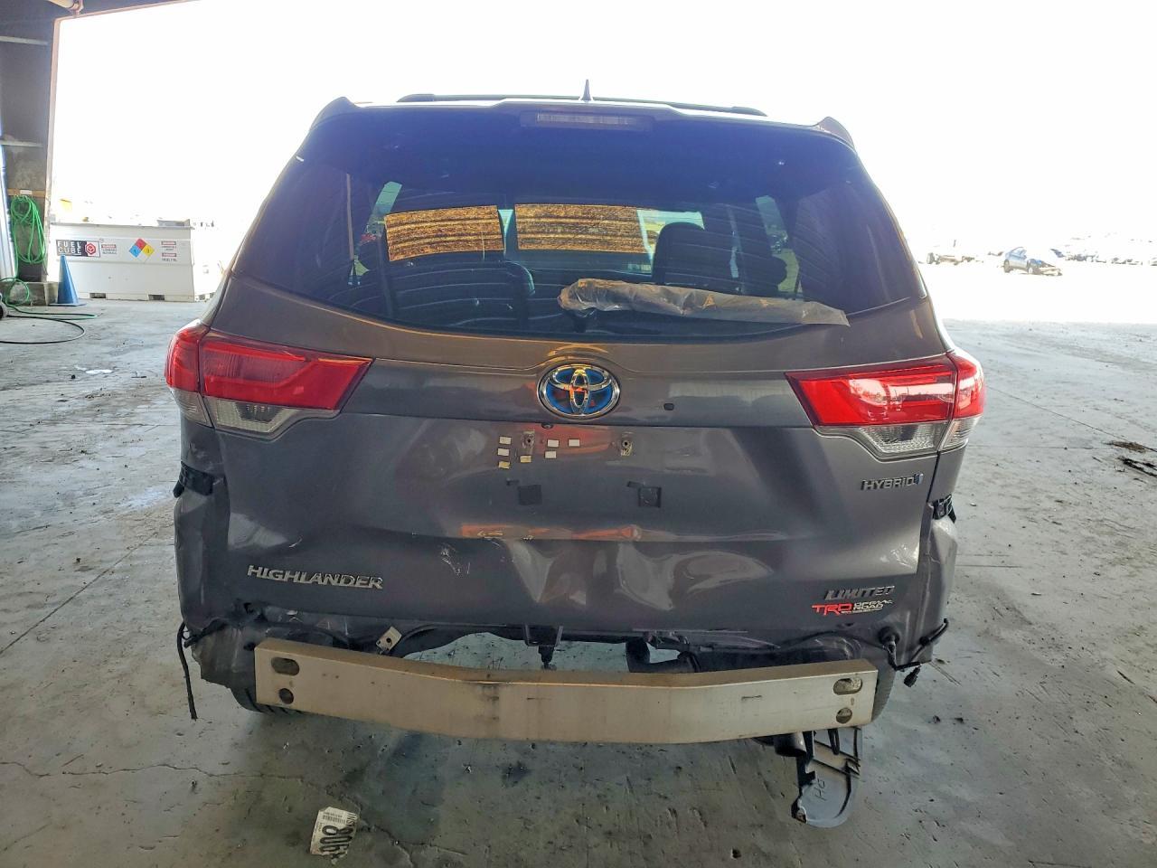 2017 Toyota Highlander Hybrid Limited Platinum - Image 6