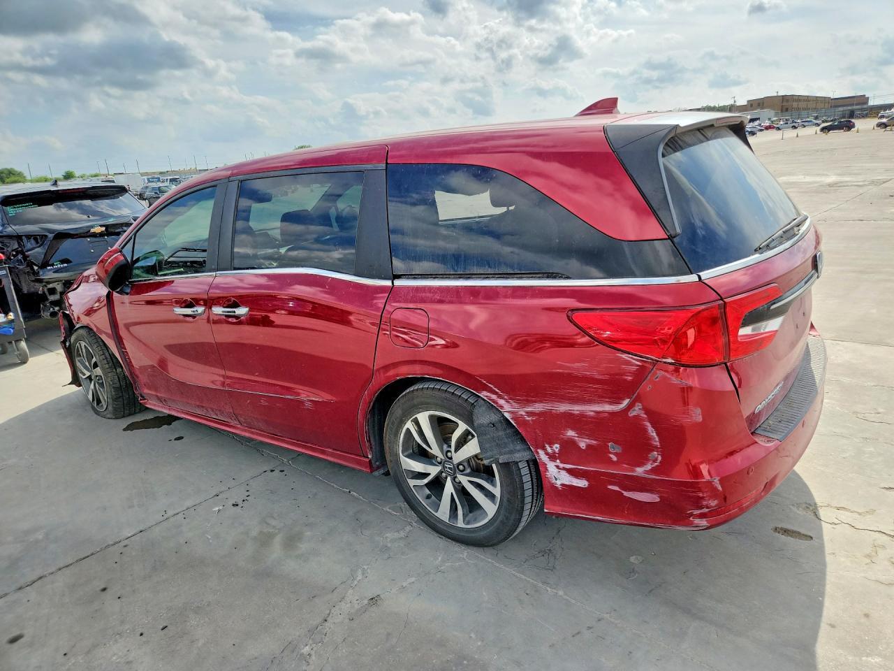2022 Honda Odyssey Touring - Image 2