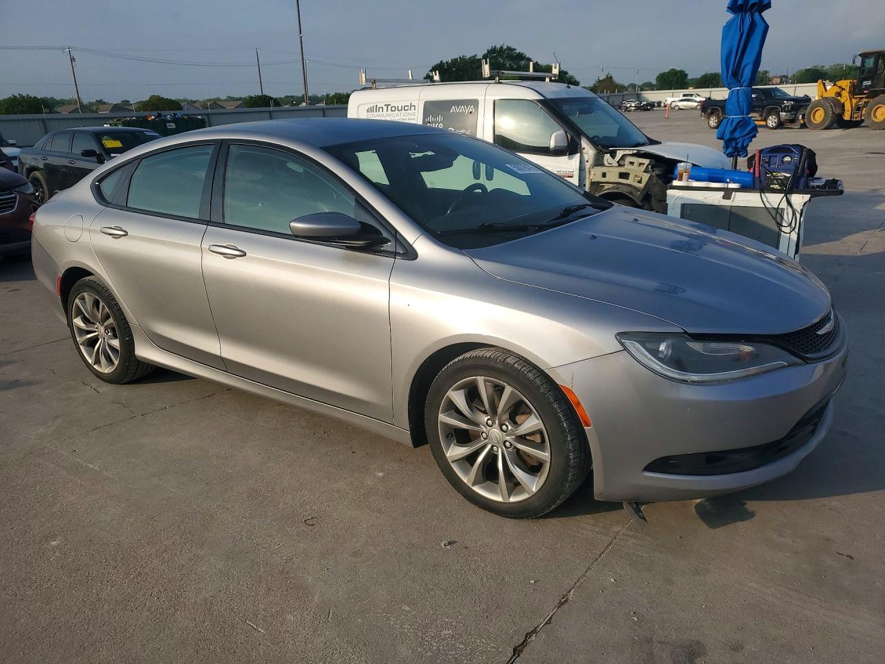 2015 Chrysler 200 S - Image 4