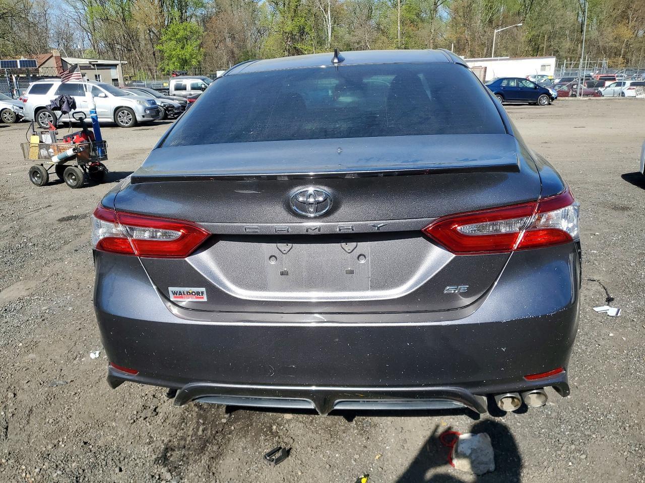 2020 Toyota Camry Se - Фото 6