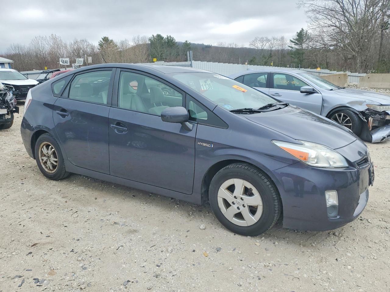 2011 Toyota Prius Two - Фото 4