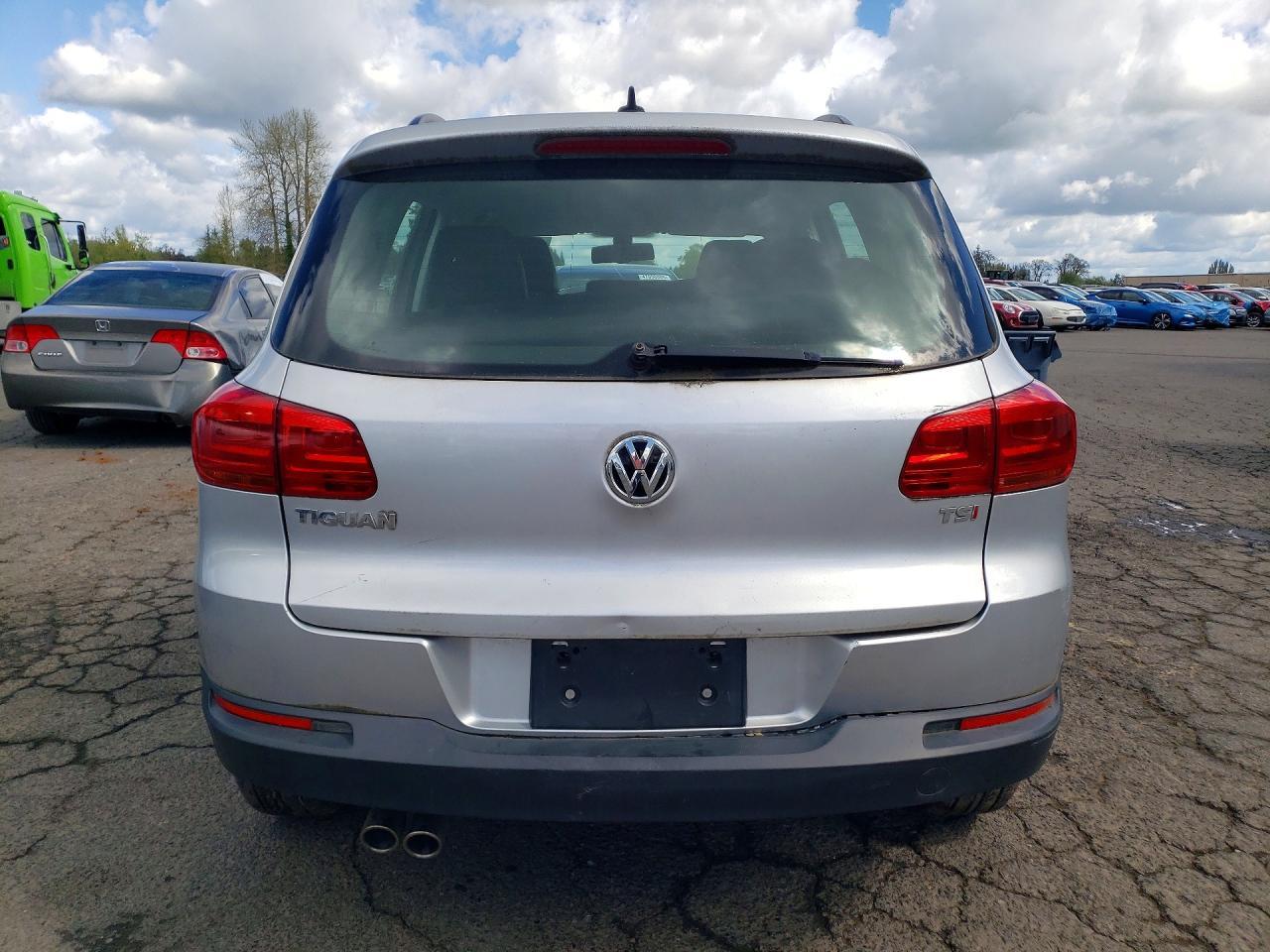 2017 Volkswagen Tiguan S - Image 6